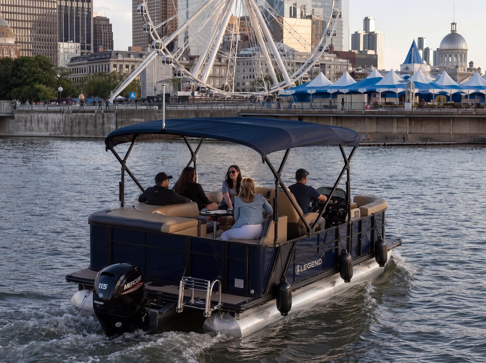 Ponton naviguant devant la Grande Roue et le Vieux-Port de Montréal